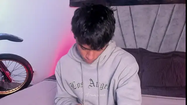 ZYZZ1312 online show from November 26, 2025, 3:12 pm