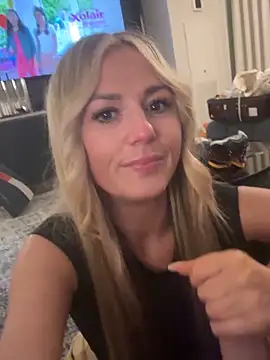 sammie-99 online show from November 4, 2025, 6:28 am