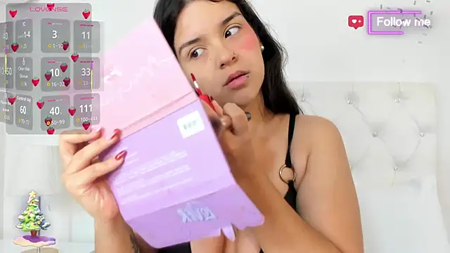 MiaMillers1 online show from December 21, 2025, 12:07 pm