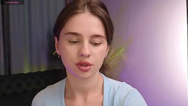 Olivia Farrell online show from September 23, 2025, 12:45 pm