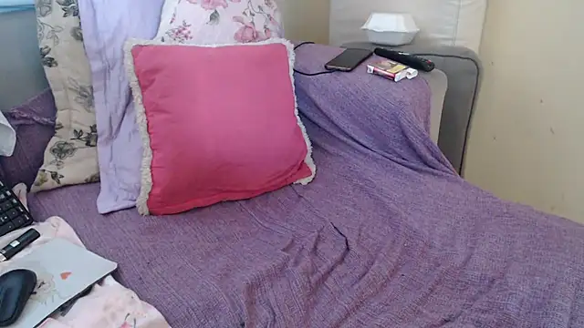 Snapshot of ayanahot_ chatting on December 4, 2025, 9:52 am ayanahot online show from December 4, 2025, 9:52 am