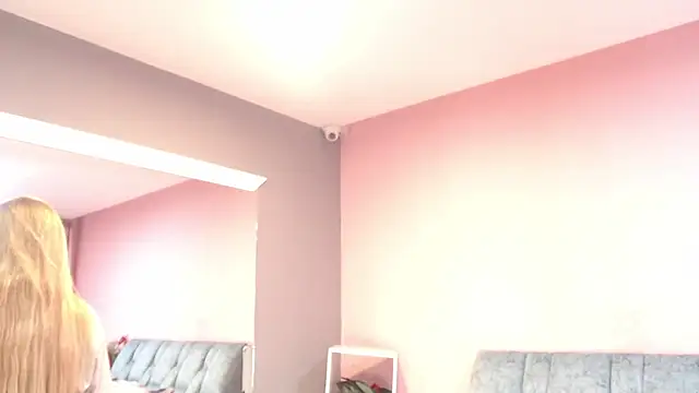 Camila Russoo online show from January 15, 2026, 7:39 pm