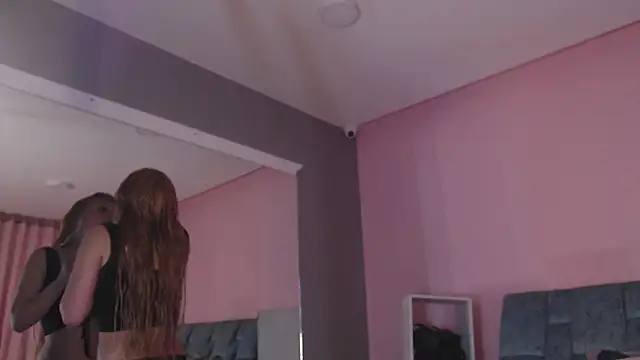 Camila Russoo online show from November 29, 2025, 7:36 pm