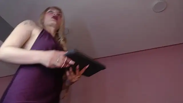 Camila Russoo online show from November 25, 2025, 7:47 pm