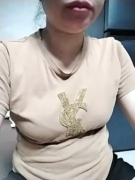 Snapshot of Mie_rose chatting on April 14, 2026, 2:22 pm Mie rose online show from April 14, 2026, 2:22 pm