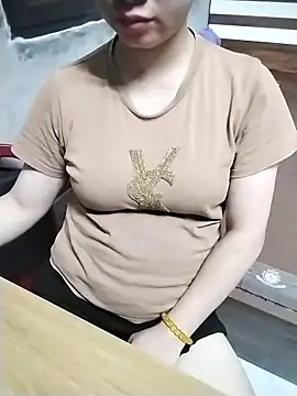 Snapshot of Mie_rose chatting on April 15, 2026, 2:28 am Mie rose online show from April 15, 2026, 2:28 am