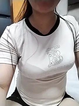 Snapshot of Mie_rose chatting on April 15, 2026, 2:32 pm Mie rose online show from April 15, 2026, 2:32 pm