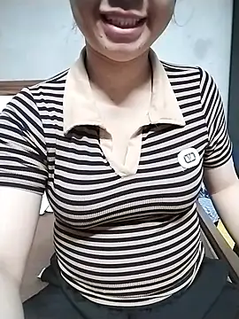 Snapshot of Mie_rose chatting on April 2, 2026, 1:51 pm Mie rose online show from April 2, 2026, 1:51 pm