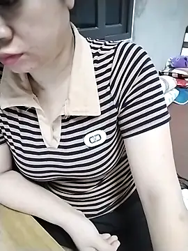 Snapshot of Mie_rose chatting on April 14, 2026, 2:16 am Mie rose online show from April 14, 2026, 2:16 am