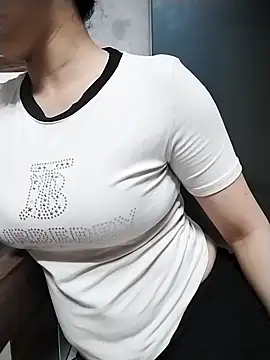 Snapshot of Mie_rose chatting on April 13, 2026, 2:04 am Mie rose online show from April 13, 2026, 2:04 am