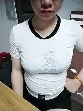 Snapshot of Mie_rose chatting on April 1, 2026, 2:13 am Mie rose online show from April 1, 2026, 2:13 am