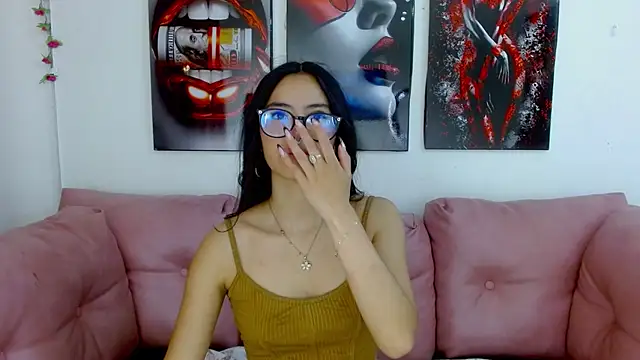 Miahotcs1 online show from April 17, 2026, 3:04 pm