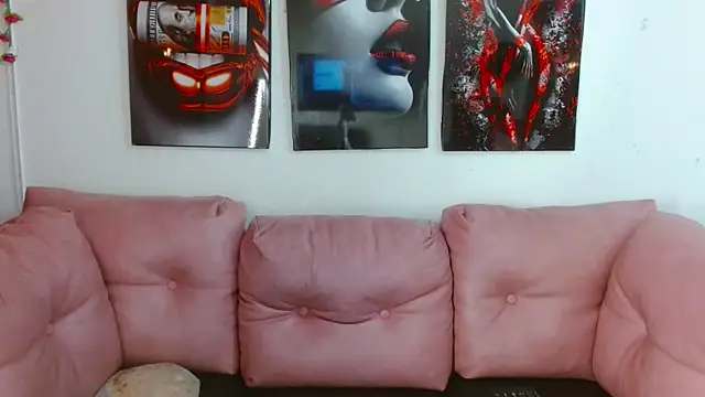 Miahotcs1 online show from April 13, 2026, 3:16 pm