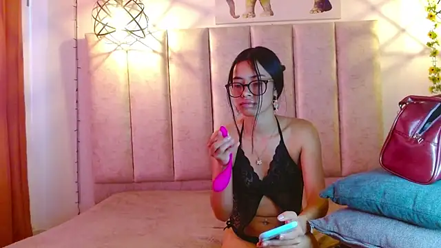 Miahotcs1 online show from October 1, 2025, 2:21 pm