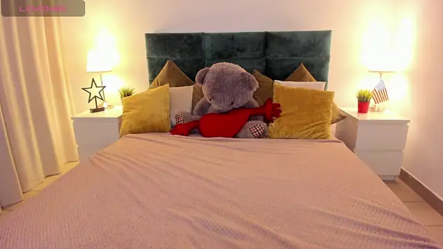 mishapallmer online show from October 15, 2025, 8:22 am