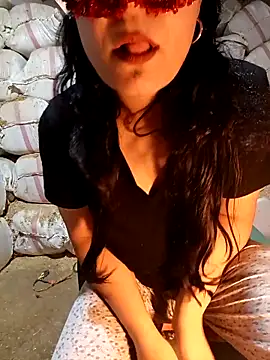 Snapshot of ezgi2545 chatting on March 28, 2026, 10:27 am ezgi2545 online show from March 28, 2026, 10:27 am