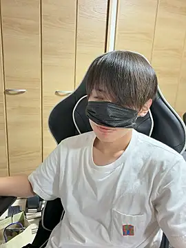 jiji9253 online show from June 7, 2026, 12:32 pm