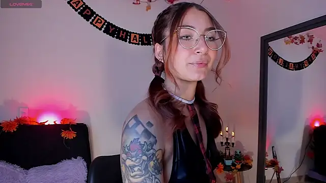 Isis-Blaze online show from October 28, 2025, 8:52 pm