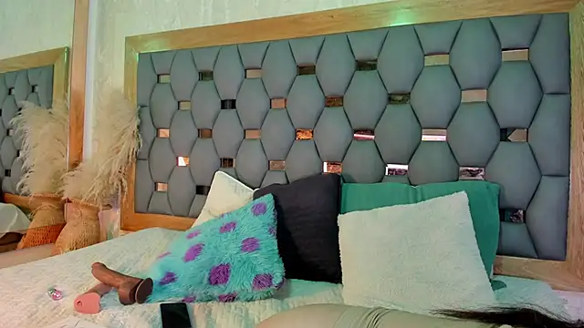 bonnie sm online show from December 4, 2025, 7:13 pm