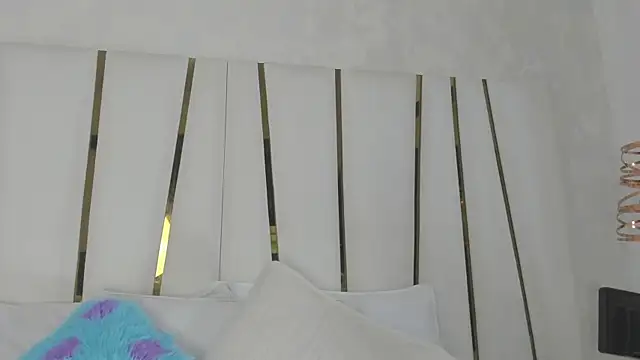 bonnie sm online show from September 28, 2025, 7:10 pm