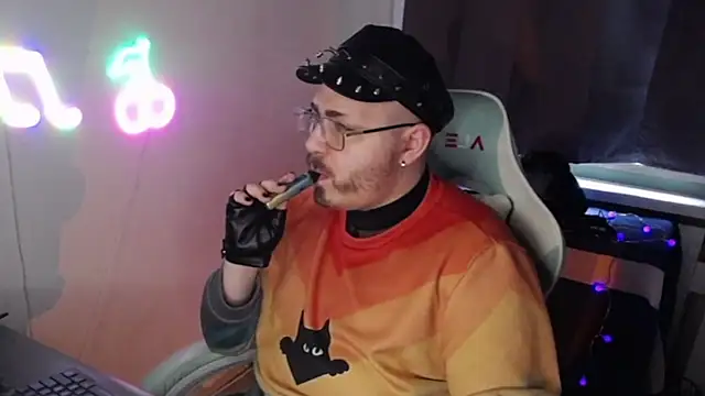 Snapshot of FabianKinky chatting on October 17, 2025, 8:28 am FabianKinky online show from October 17, 2025, 8:28 am