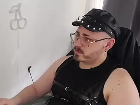 Snapshot of FabianKinky chatting on October 21, 2025, 12:26 pm FabianKinky online show from October 21, 2025, 12:26 pm