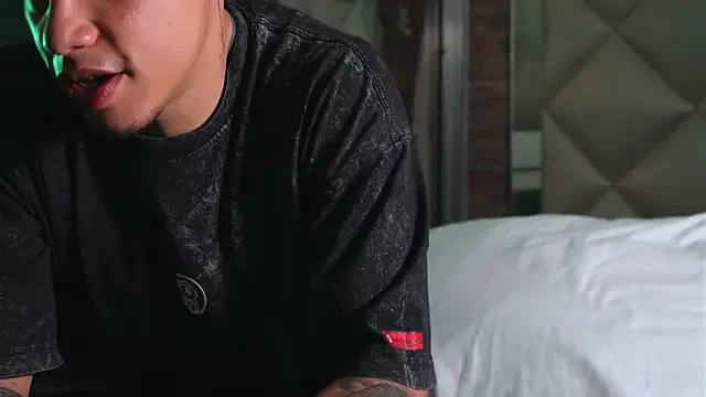 AlphaMasterXxx online show from April 13, 2026, 4:05 am