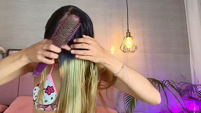 im sofii18 online show from October 15, 2025, 7:44 pm