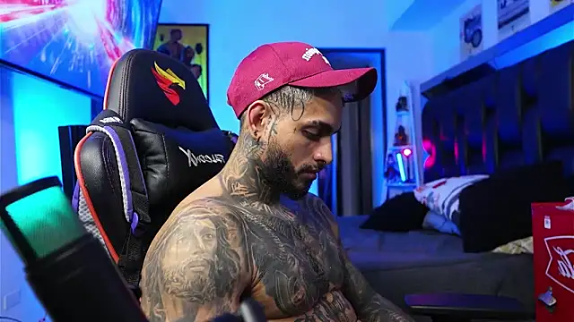 logan hugh8 online show from February 4, 2026, 1:17 pm