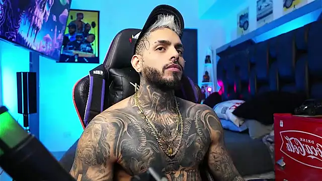 logan hugh8 online show from February 16, 2026, 10:18 pm