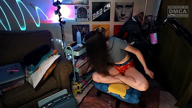 urhappywaifu online show from February 14, 2026, 2:01 am