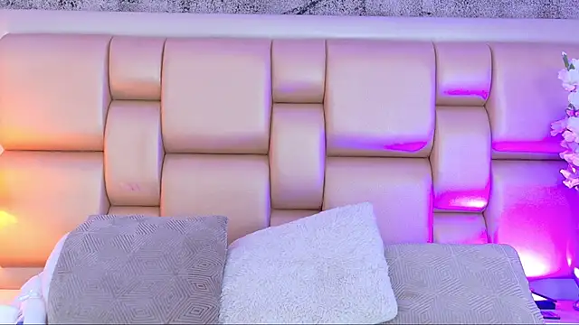 Snapshot of AngelaRoberts chatting on April 10, 2026, 8:16 pm AngelaRoberts online show from April 10, 2026, 8:16 pm