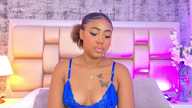 Snapshot of AngelaRoberts chatting on March 30, 2026, 8:43 pm AngelaRoberts online show from March 30, 2026, 8:43 pm