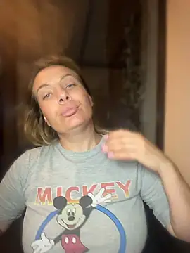emmasweett11 online show from June 27, 2026, 9:43 pm