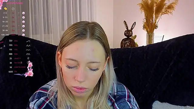 NyxaThorn online show from November 8, 2025, 2:42 pm