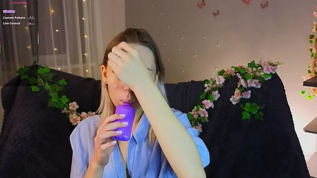 Snapshot of NyxaThorn chatting on January 18, 2026, 2:42 pm NyxaThorn online show from January 18, 2026, 2:42 pm