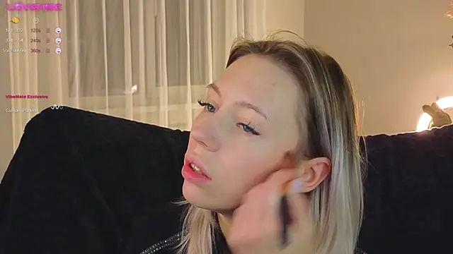 NyxaThorn online show from October 27, 2025, 2:40 pm