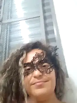 RaphinhaSanches online show from December 17, 2025, 9:09 pm