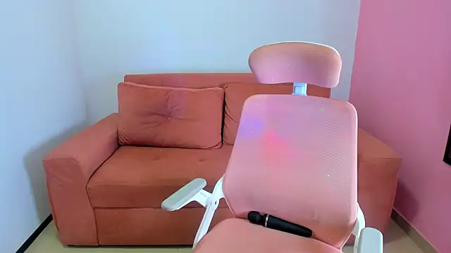 Emiss Jones online show from January 7, 2026, 8:36 pm