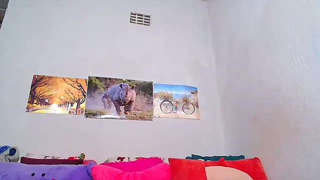 LoloQueen5 online show from October 22, 2025, 1:54 pm