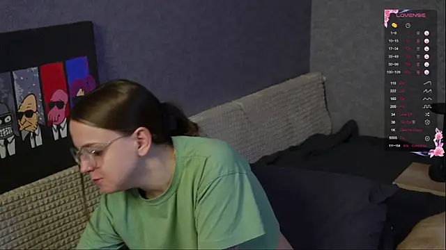 Violetwin online show from April 3, 2026, 5:08 pm