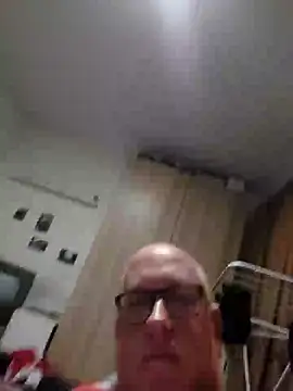 geilerd122 online show from September 18, 2025, 9:51 pm