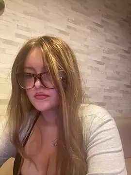 cherryrosealiee online show from July 28, 2026, 2:13 pm