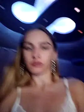 Snapshot of Mr_And_Mrs_Kiss chatting on September 23, 2025, 2:18 am Mr And Mrs Kiss online show from September 23, 2025, 2:18 am