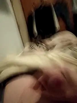 Snapshot of Empi19cm chatting on December 15, 2025, 6:19 am Empi19cm online show from December 15, 2025, 6:19 am