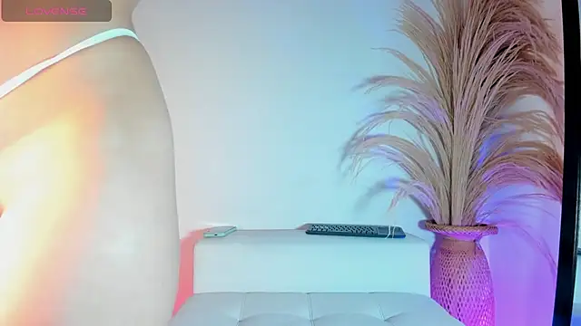 Noami Rose online show from December 4, 2025, 1:48 am