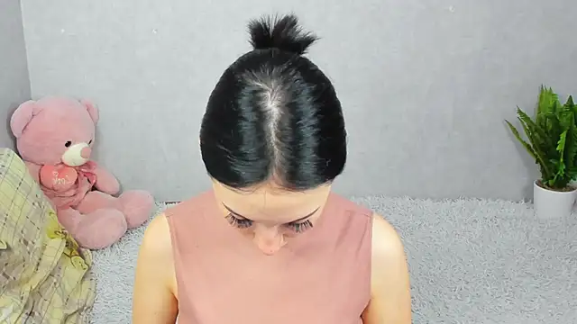 EileenMoores online show from December 19, 2025, 7:27 pm