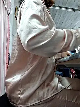 Snapshot of irina_hana chatting on December 17, 2025, 12:59 am irina hana online show from December 17, 2025, 12:59 am