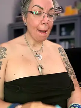 dieseldame1313 online show from March 10, 2026, 7:23 am