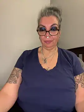 dieseldame1313 online show from November 12, 2025, 1:10 am